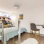 New! Central Location Flat By The Synagogue