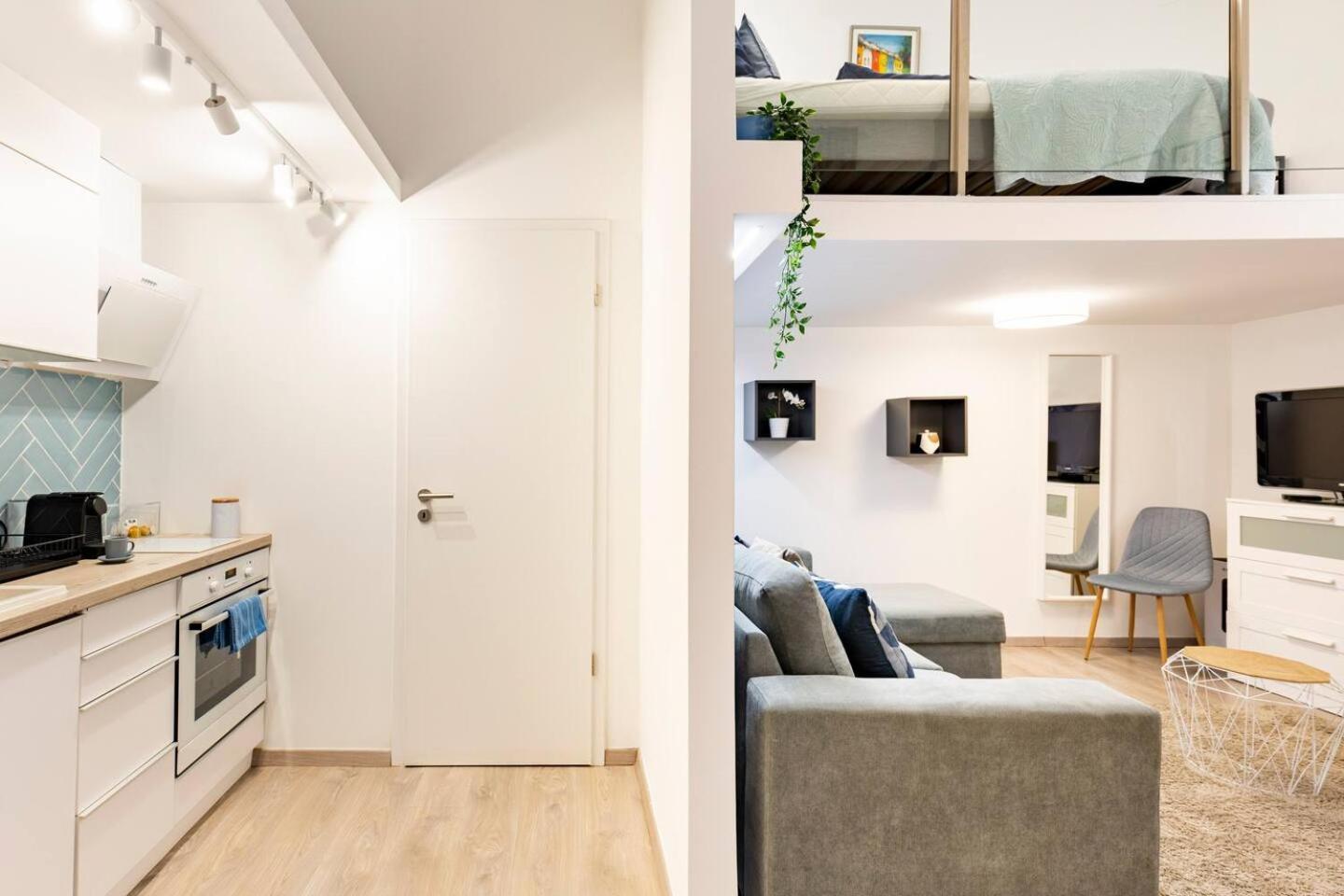 New! Central Location Flat By The Synagogue