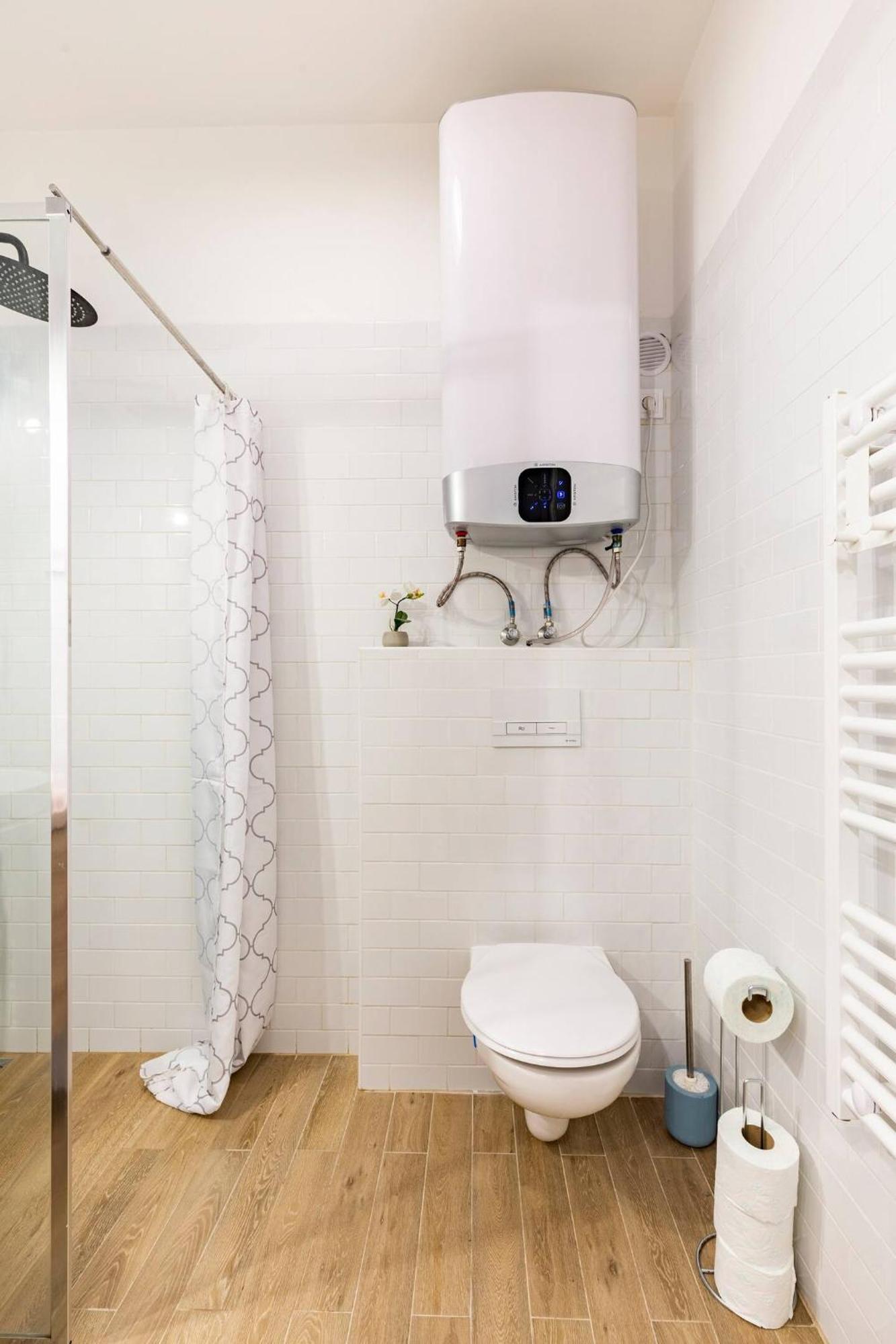 New! Central Location Flat By The Synagogue